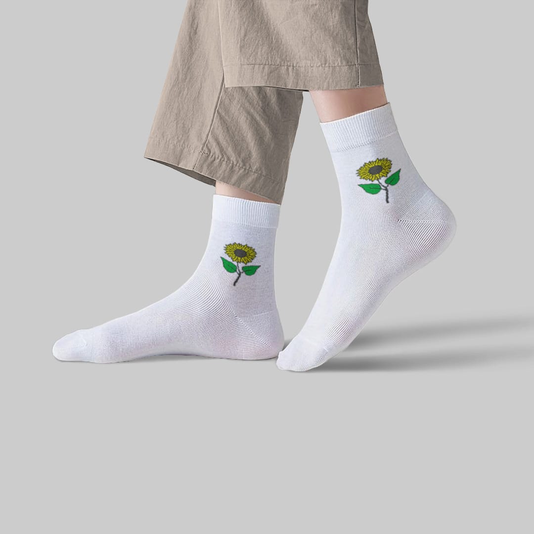 جوراب نیم ساق زنانه طرح آفتابگردان برند سروک مدل 302 در رنگ سفید