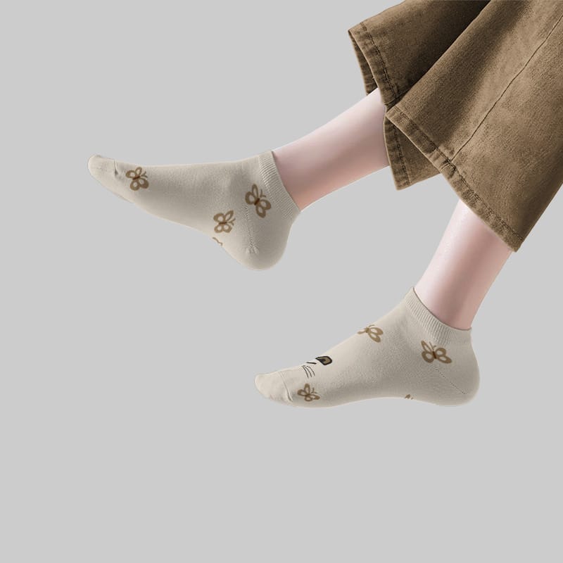 جوراب مچی بچگانه طرح پروانه برند سروک مدل 490 در رنگ کرمی استخوانی